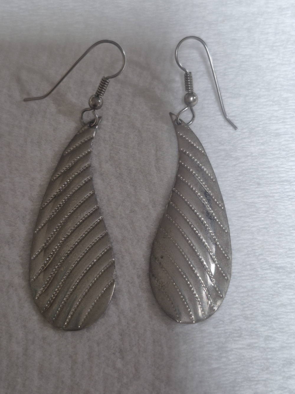 Vintage Silvertone Textured Diagonal Stripe Elongated Teardrop Dangle Earrings